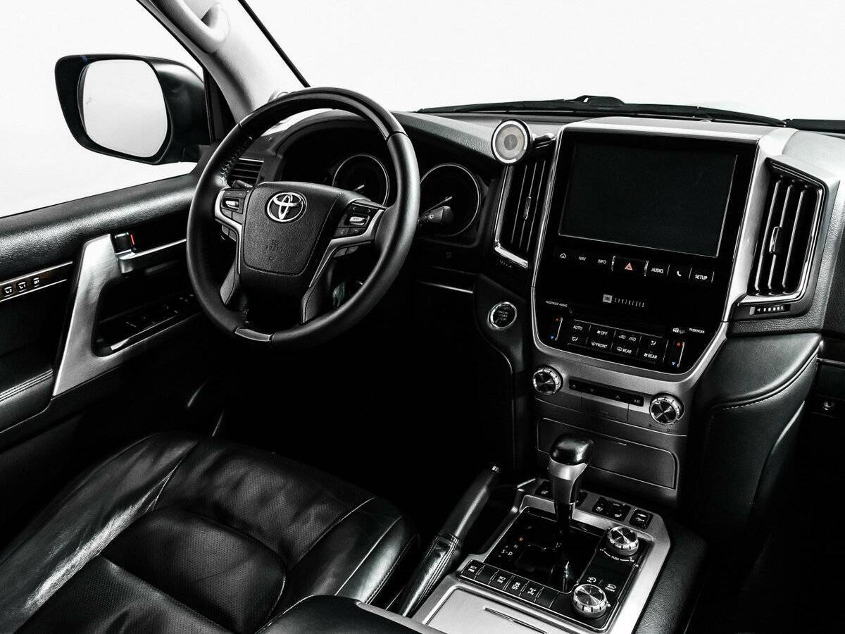Toyota Land Cruiser с пробегом — 2015 год. Фото: #8