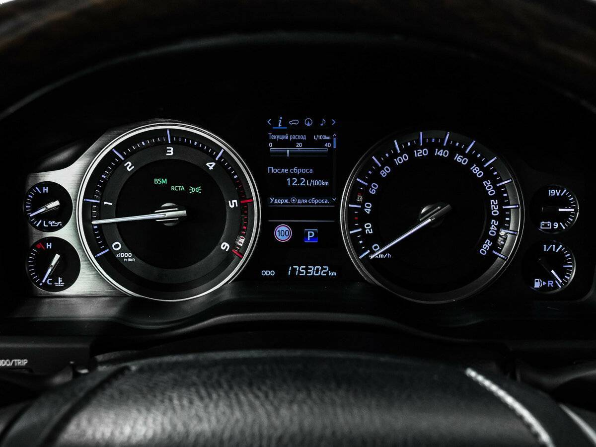 Toyota Land Cruiser с пробегом — 2015 год. Фото: #9