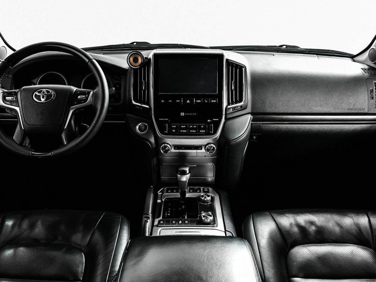 Toyota Land Cruiser с пробегом — 2015 год. Фото: #10