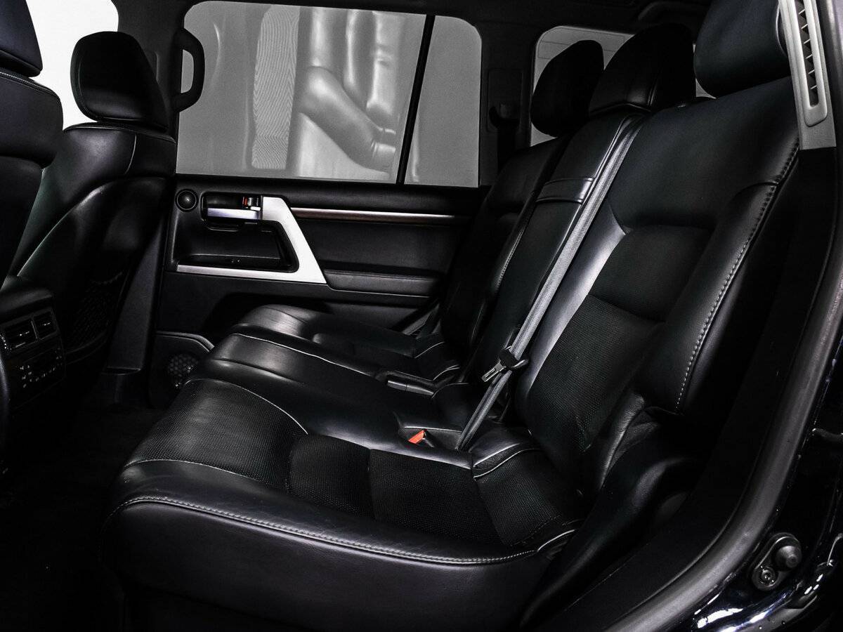 Toyota Land Cruiser с пробегом — 2015 год. Фото: #13