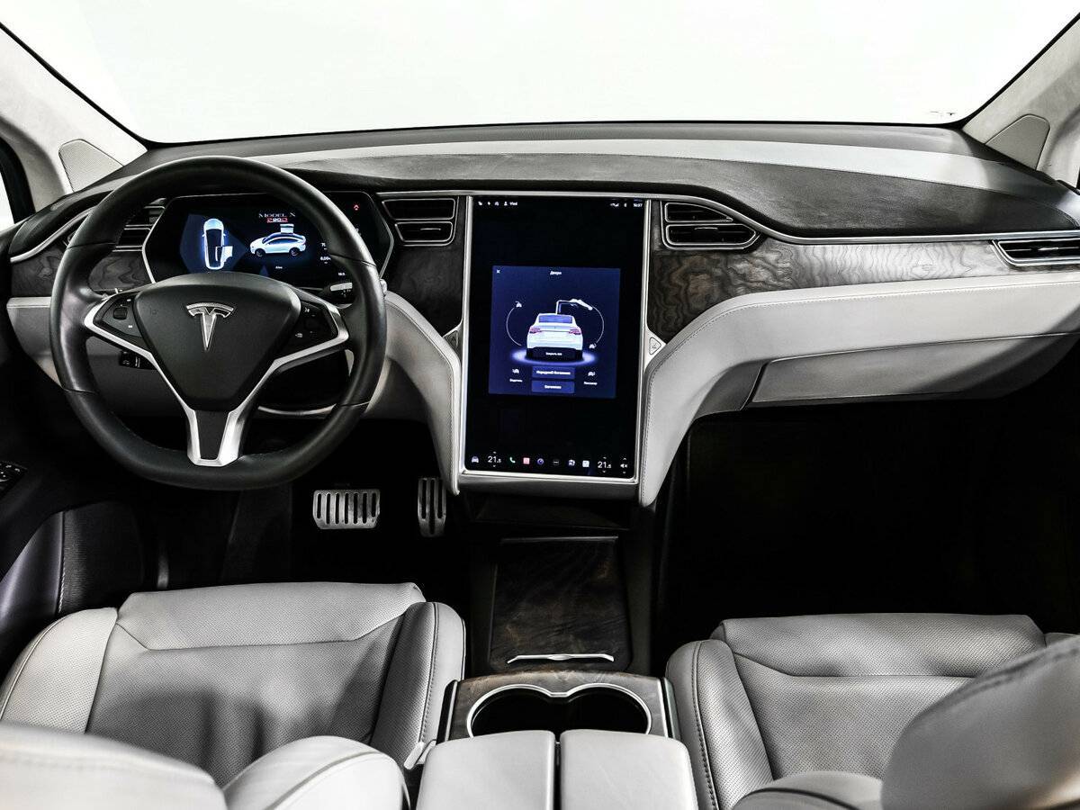 Tesla Model X с пробегом — 2016 год. Фото: #10