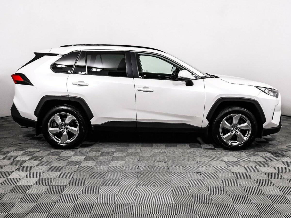 Toyota RAV4 с пробегом — 2021 год. Фото: #3