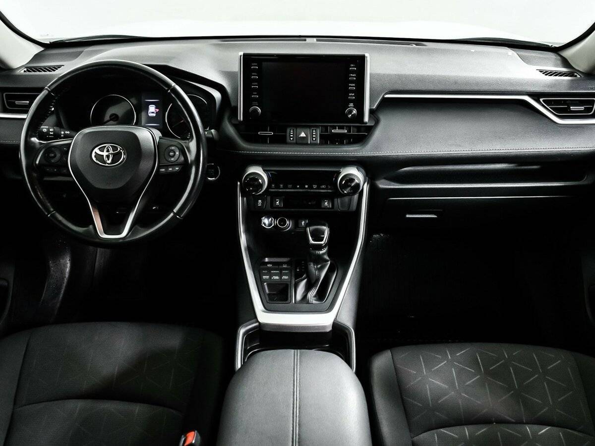 Toyota RAV4 с пробегом — 2021 год. Фото: #10