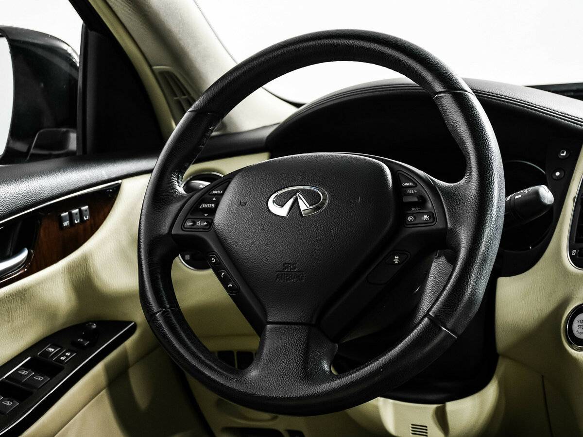 Infiniti QX50 с пробегом — 2015 год. Фото: #11