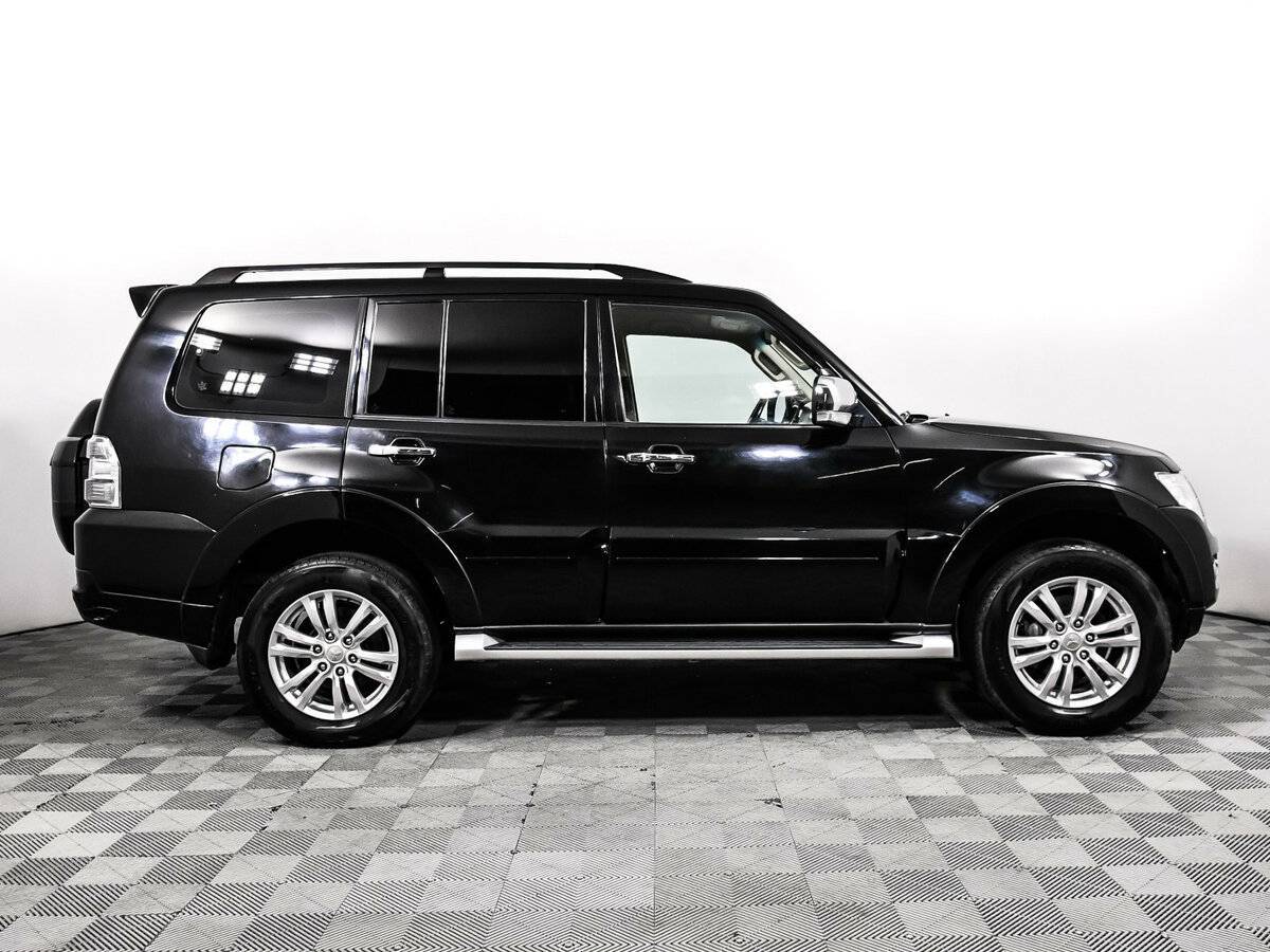 Mitsubishi Pajero с пробегом — 2017 год. Фото: #3