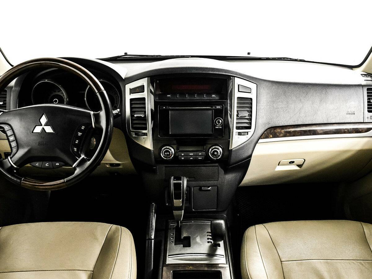 Mitsubishi Pajero с пробегом — 2017 год. Фото: #10