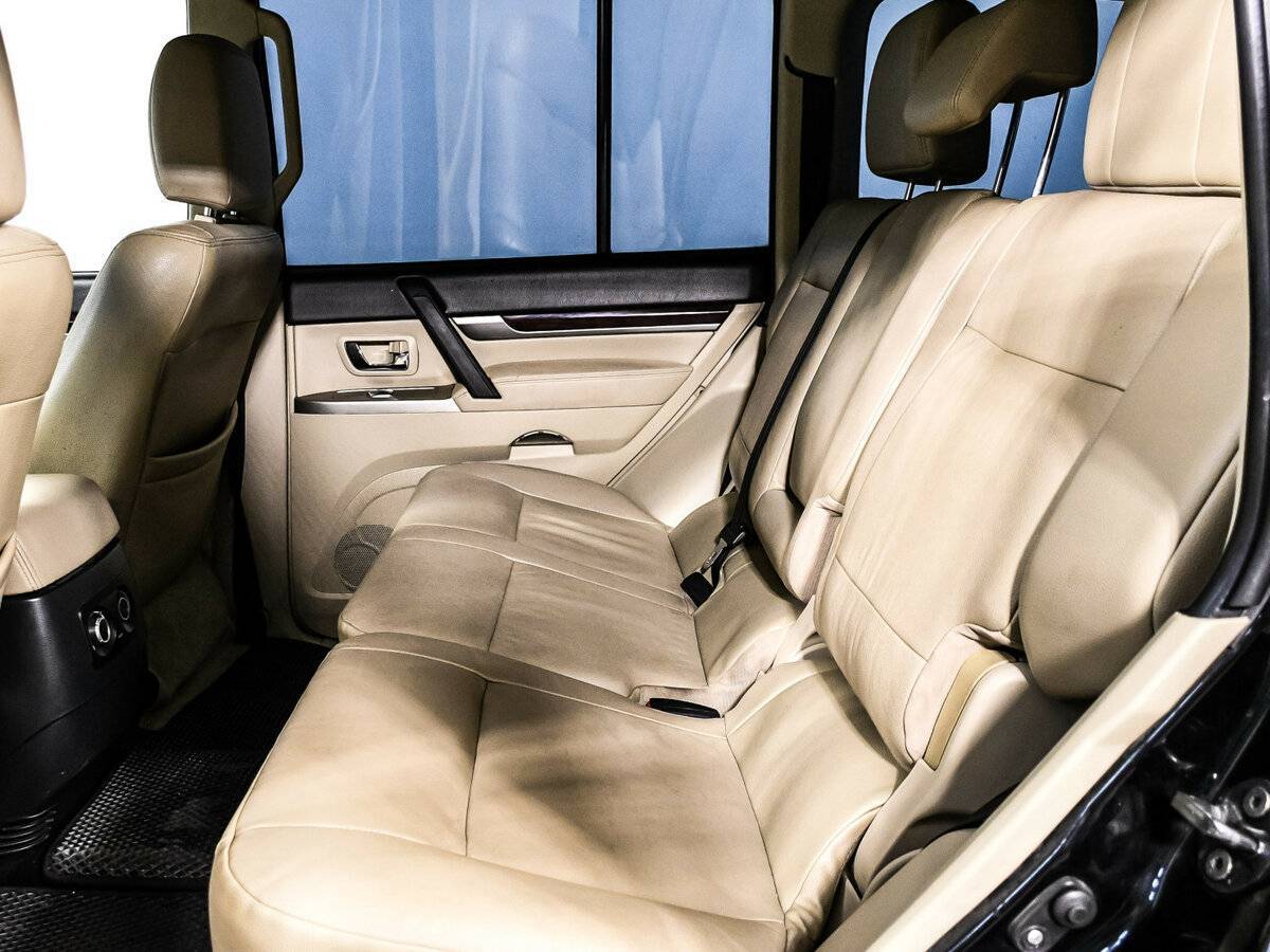 Mitsubishi Pajero с пробегом — 2017 год. Фото: #13