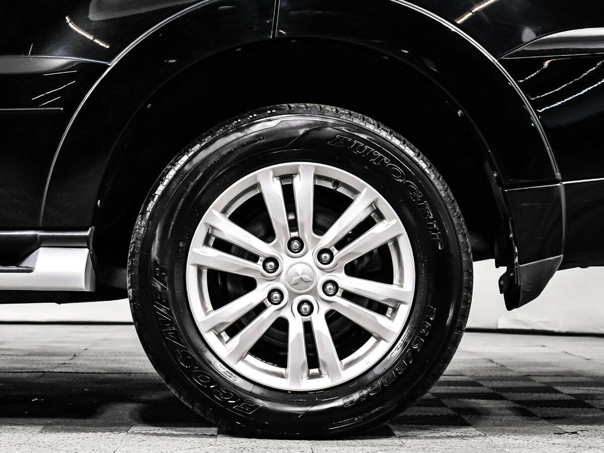 Mitsubishi Pajero с пробегом — 2017 год. Фото: #15