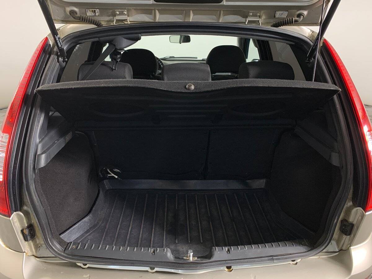 Lada (ВАЗ) Kalina с пробегом — 2013 год. Фото: #16