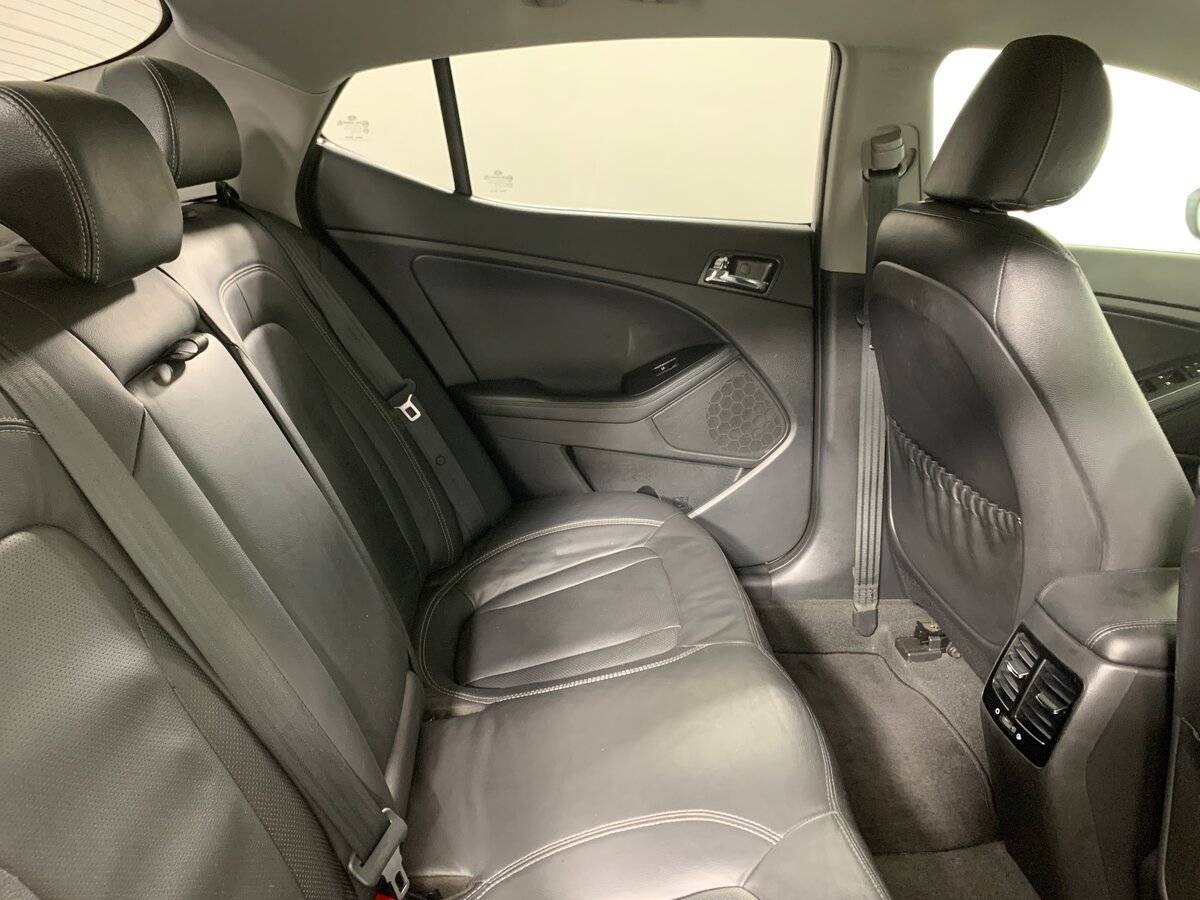 Kia Optima с пробегом — 2011 год. Фото: #16