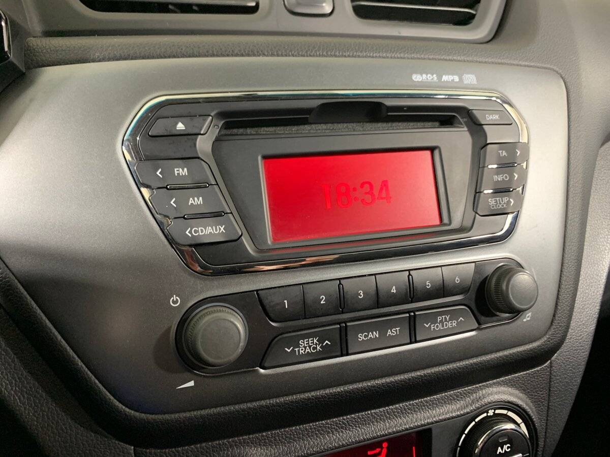 Kia Rio с пробегом — 2013 год. Фото: #14