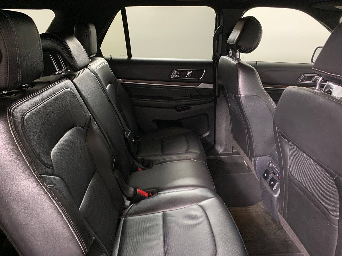 Ford Explorer с пробегом — 2016 год. Фото: #16