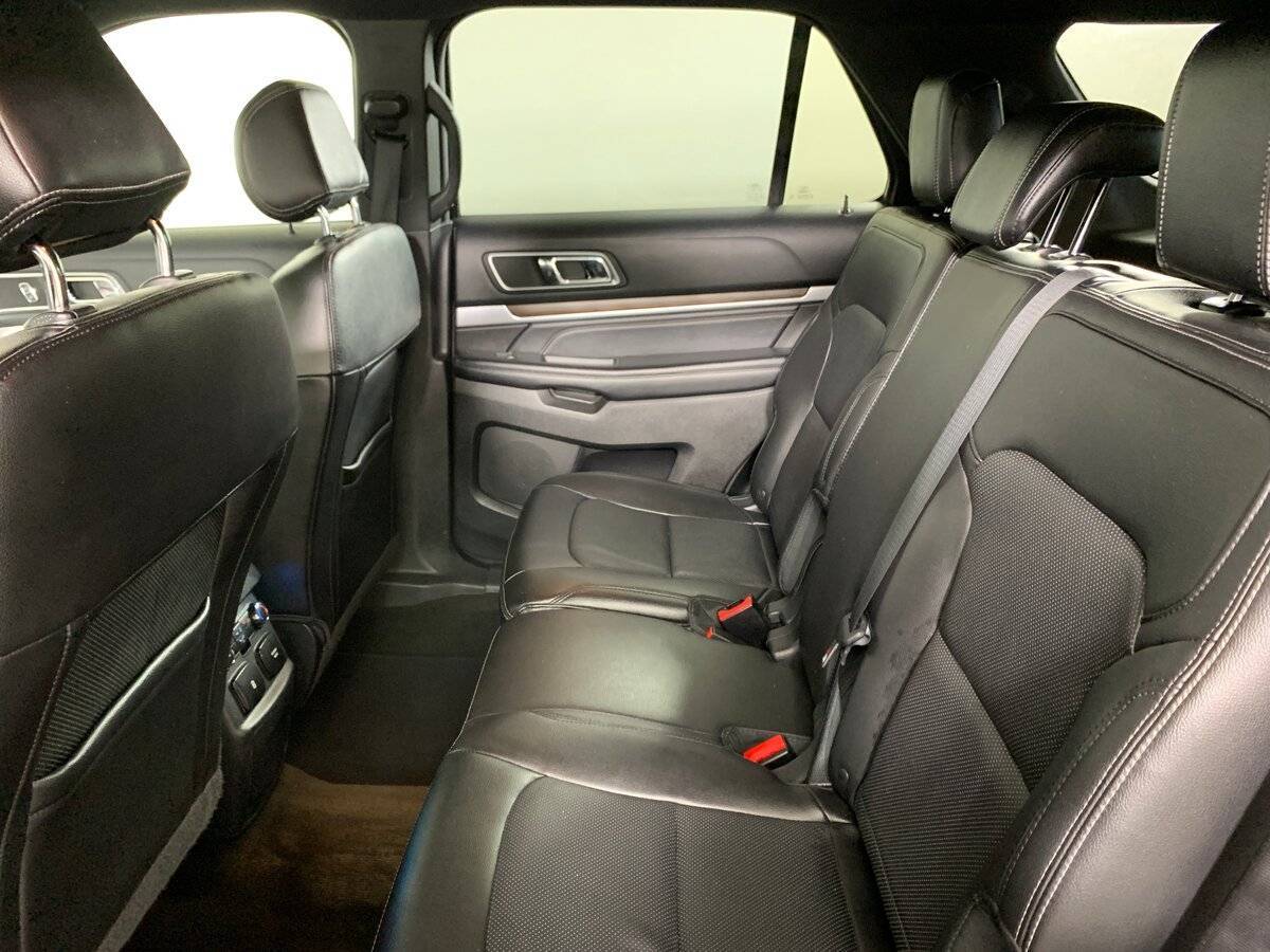 Ford Explorer с пробегом — 2016 год. Фото: #18