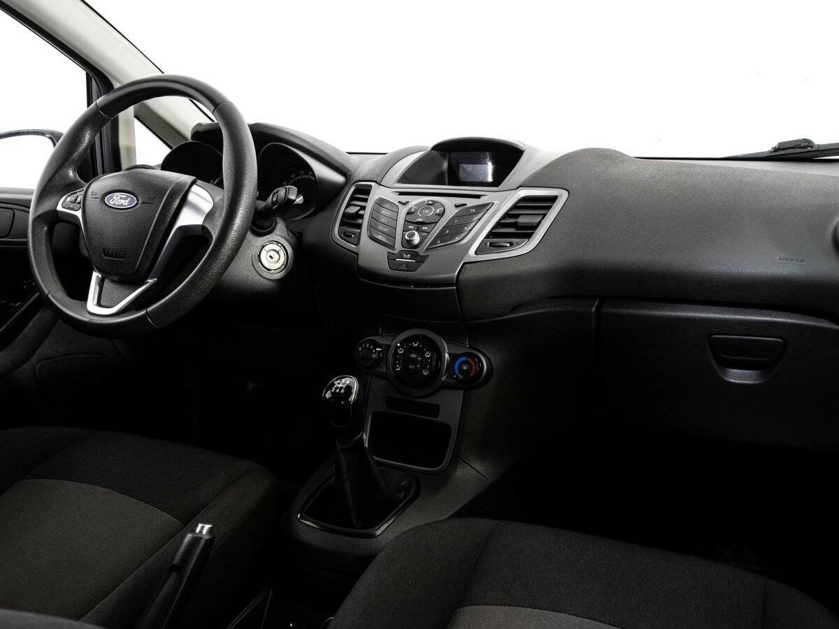 Ford Fiesta с пробегом — 2015 год. Фото: #6