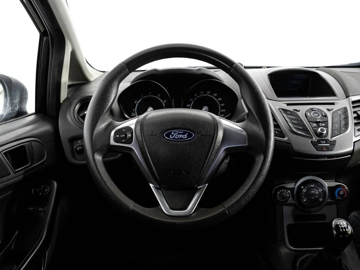 Ford Fiesta с пробегом — 2015 год. Фото: #9