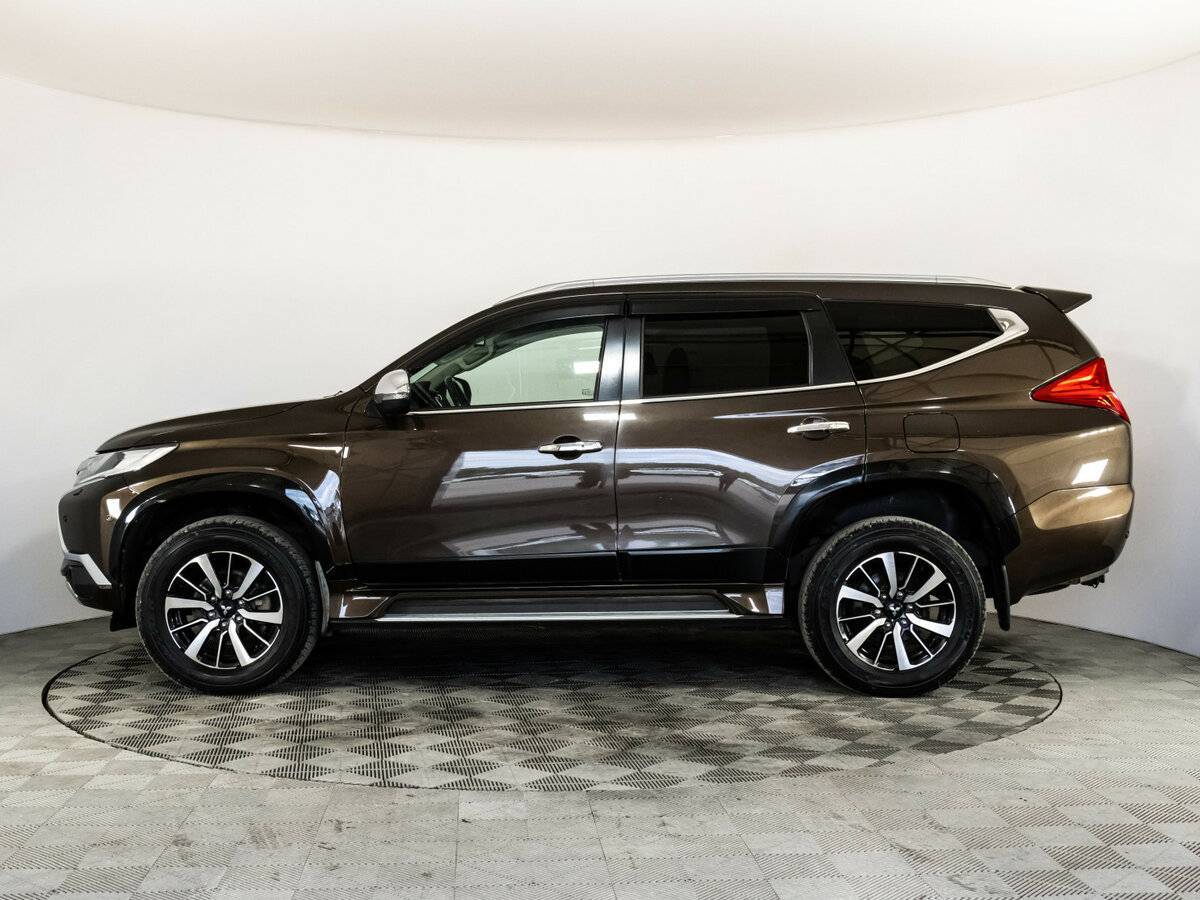 Mitsubishi Pajero Sport с пробегом — 2019 год. Фото: #8