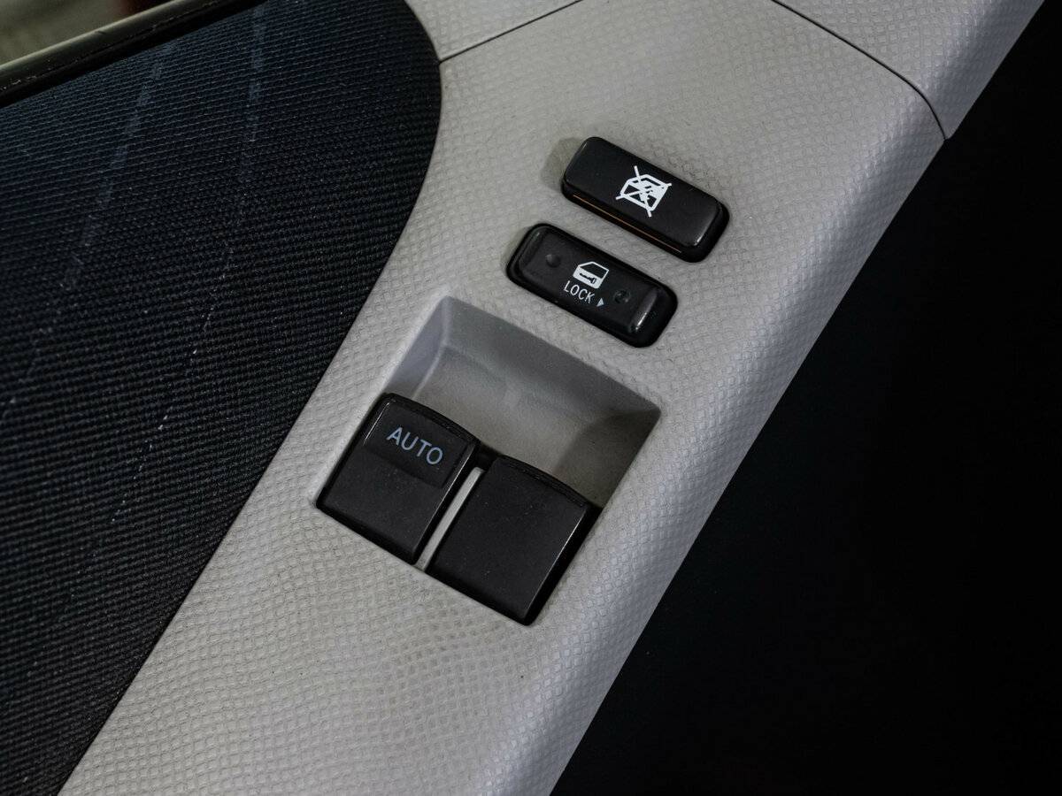 Toyota Yaris с пробегом — 2006 год. Фото: #13