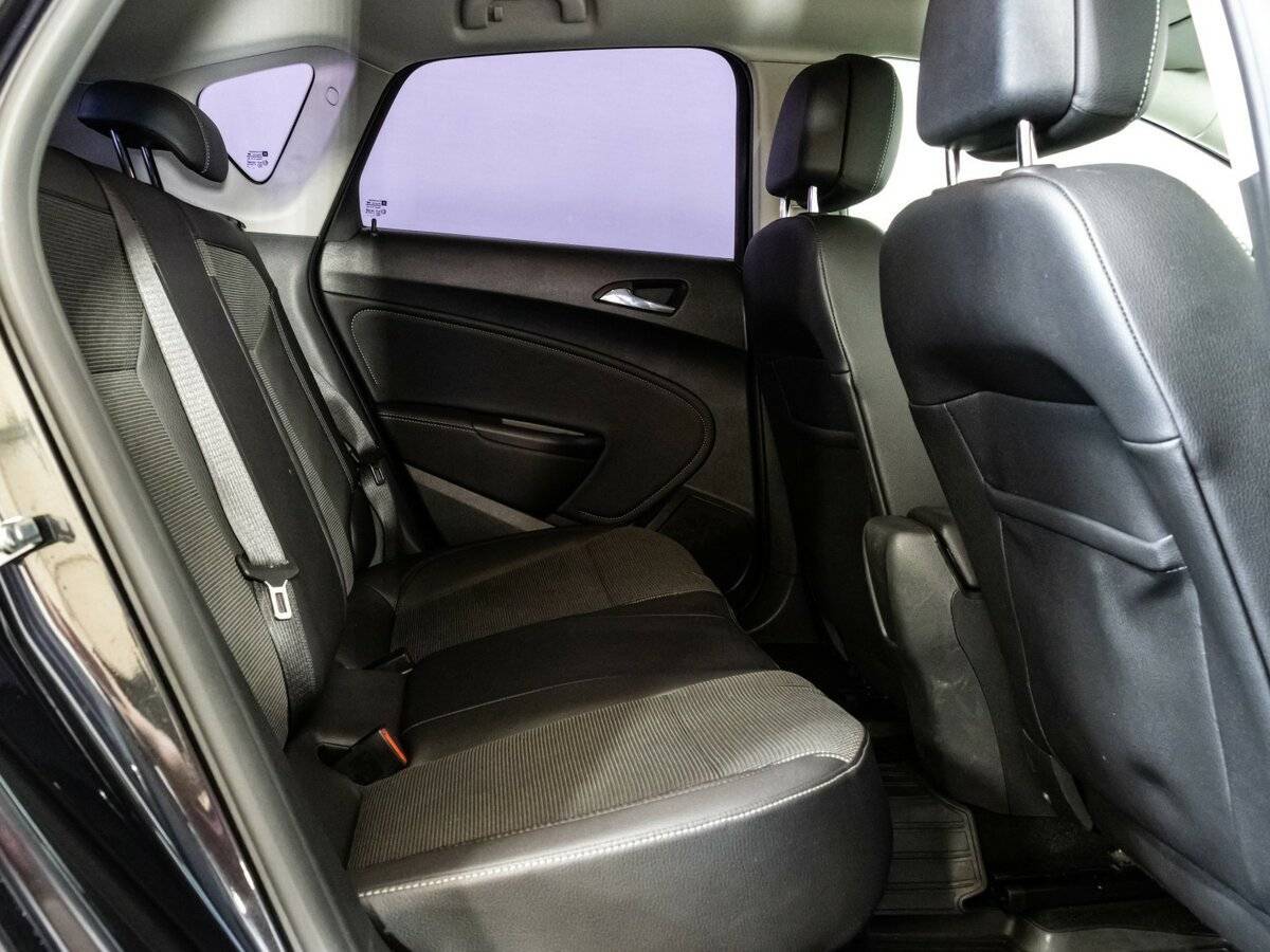 Opel Astra с пробегом — 2012 год. Фото: #14