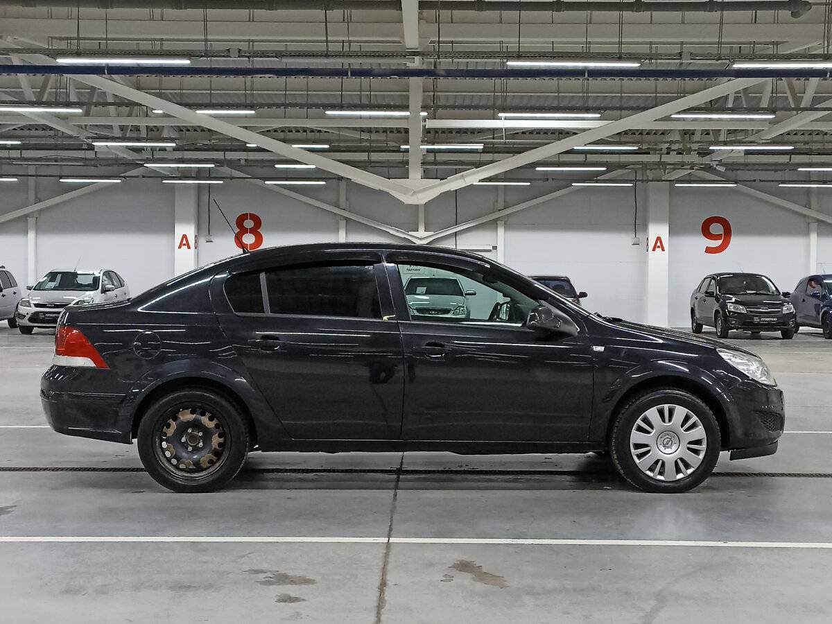 Opel Astra с пробегом — 2011 год. Фото: #3