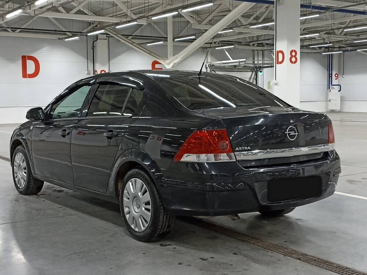 Opel Astra с пробегом — 2011 год. Фото: #6