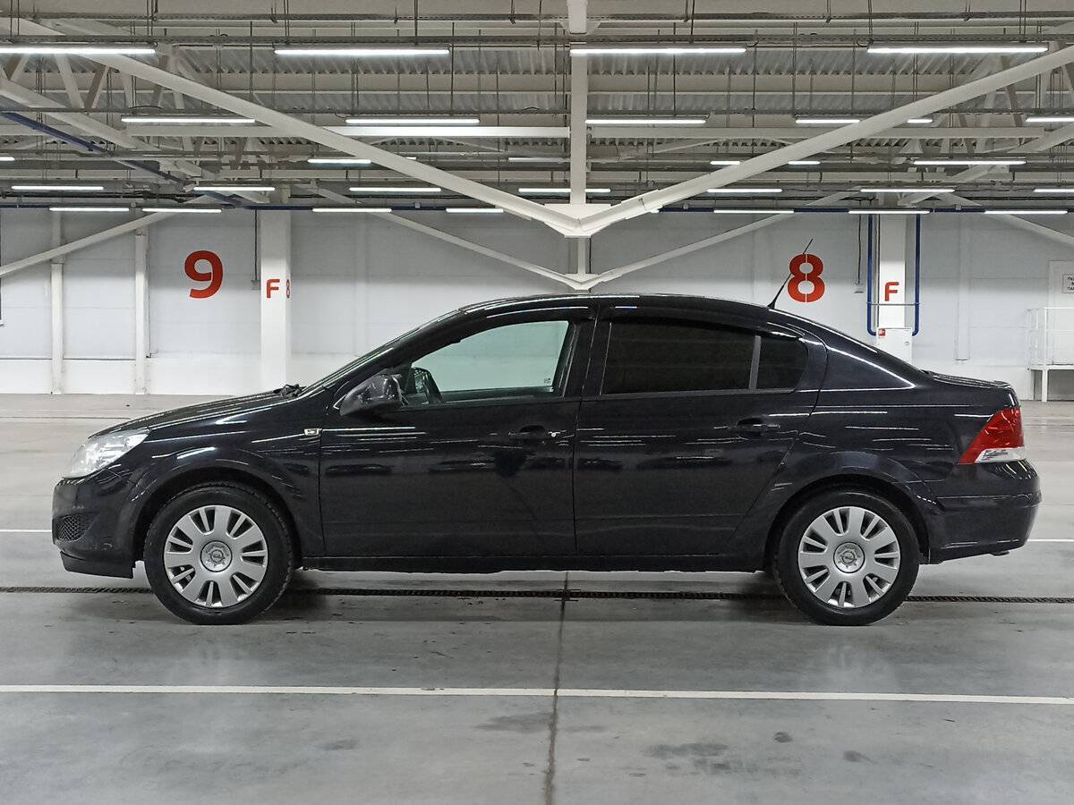 Opel Astra с пробегом — 2011 год. Фото: #7