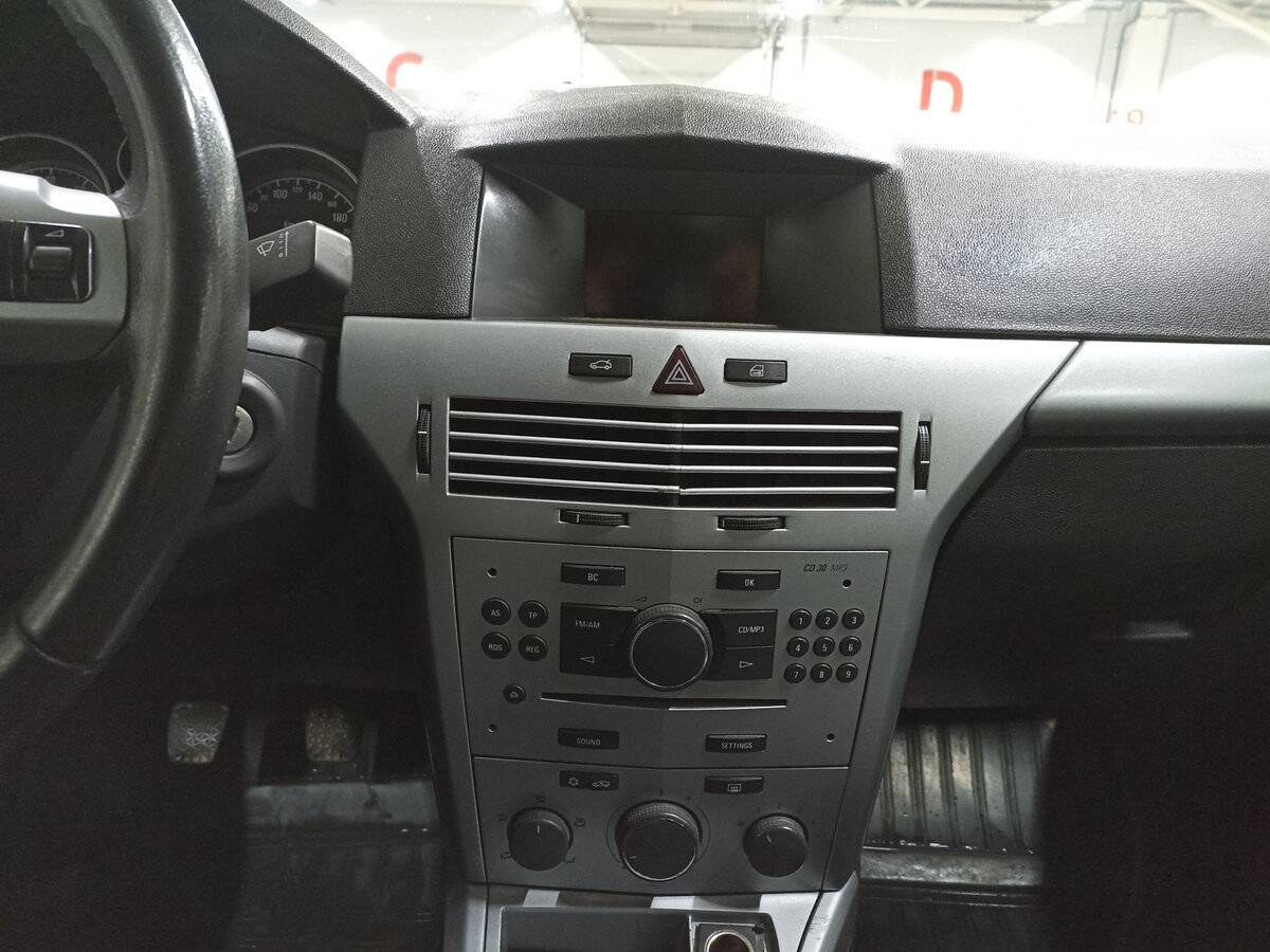 Opel Astra с пробегом — 2011 год. Фото: #14