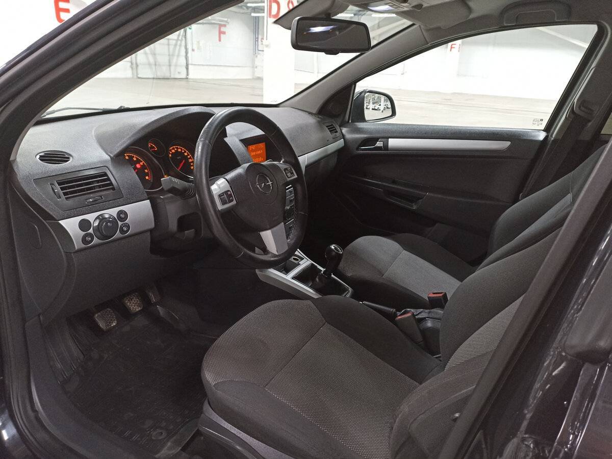 Opel Astra с пробегом — 2011 год. Фото: #15