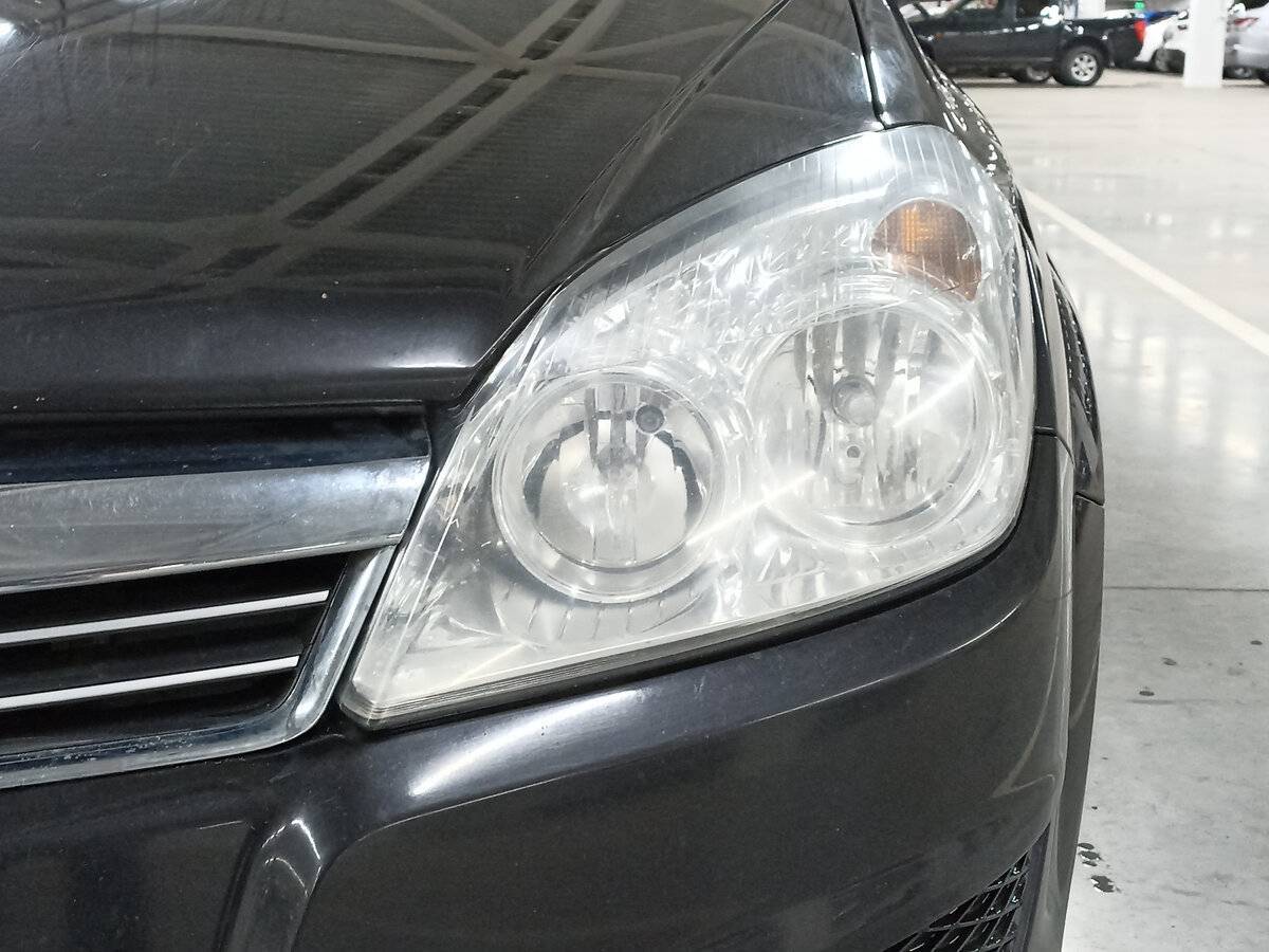 Opel Astra с пробегом — 2011 год. Фото: #16