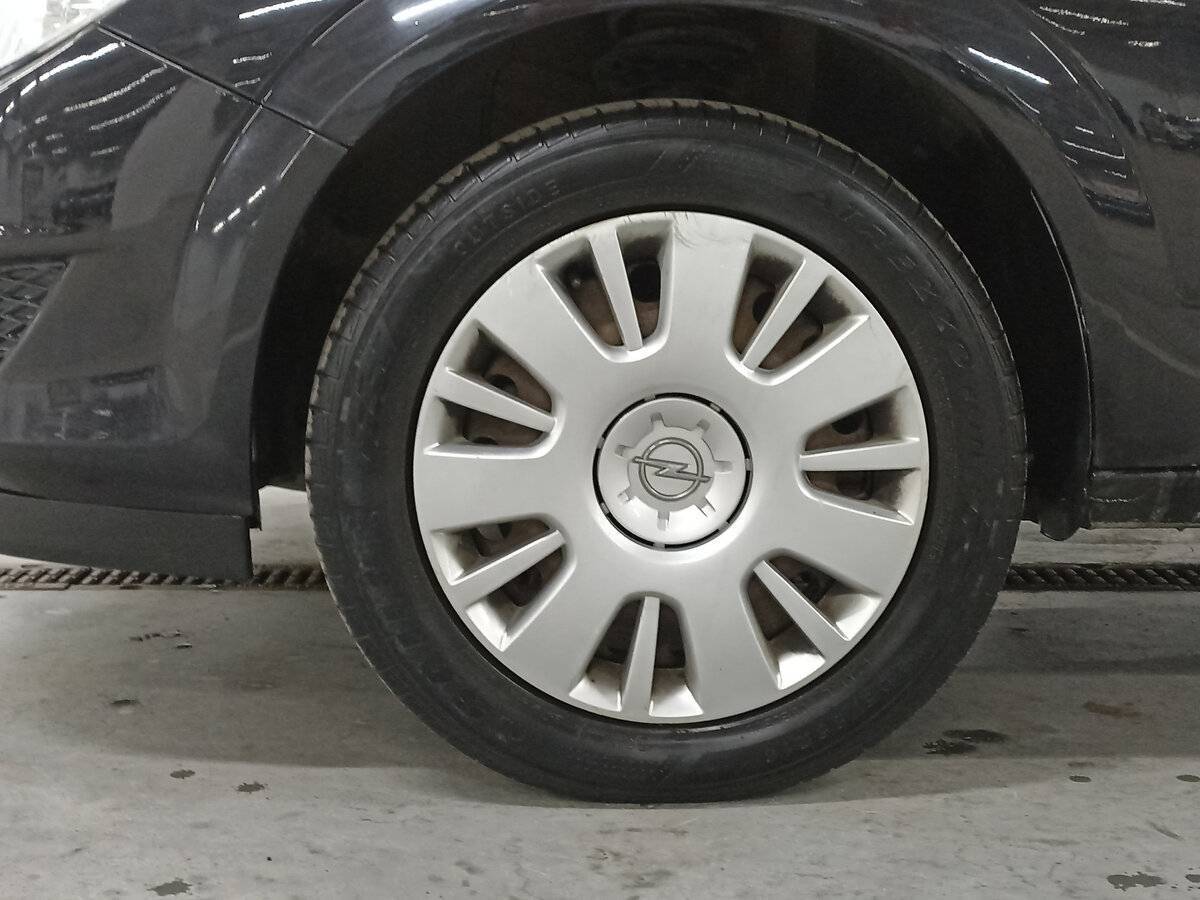 Opel Astra с пробегом — 2011 год. Фото: #17