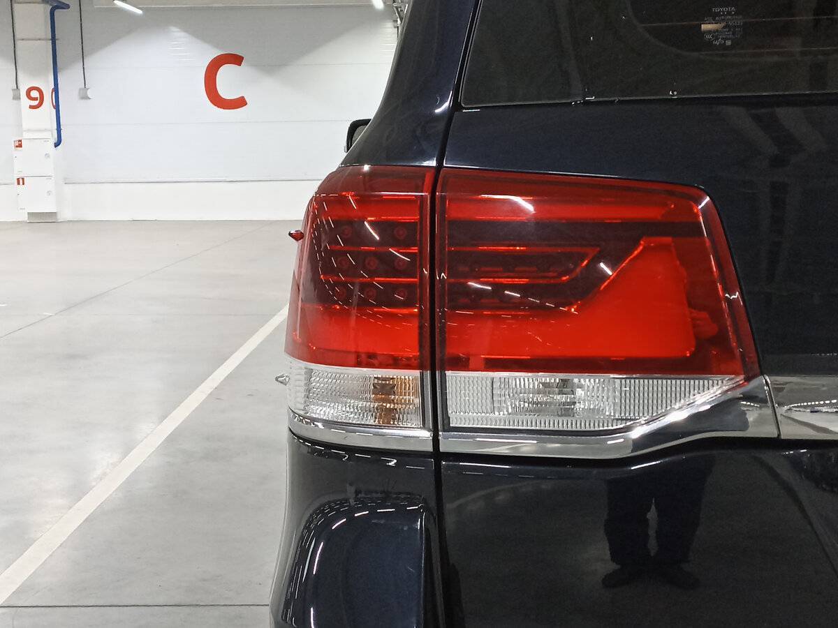 Toyota Land Cruiser с пробегом — 2015 год. Фото: #8