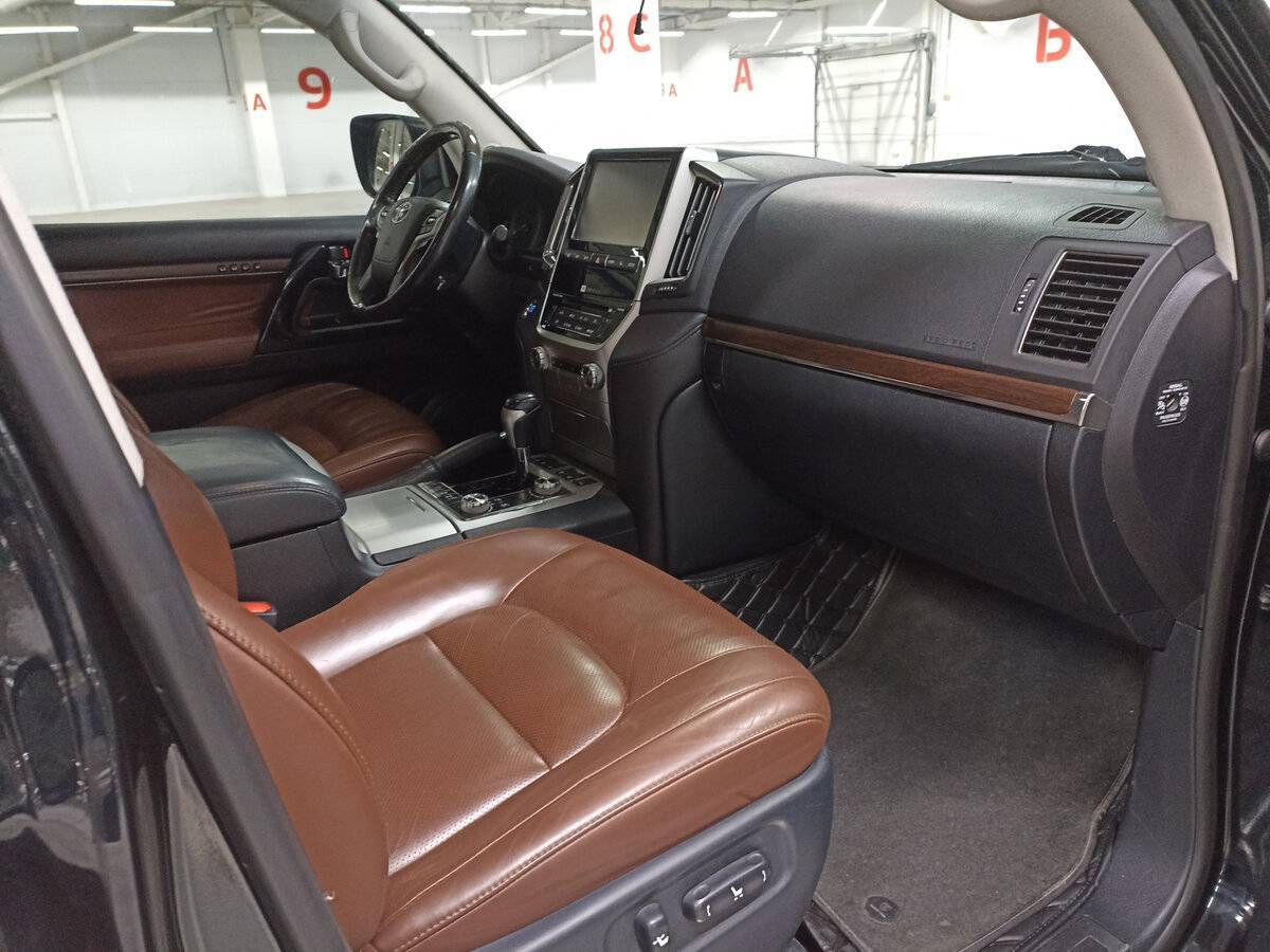 Toyota Land Cruiser с пробегом — 2015 год. Фото: #10