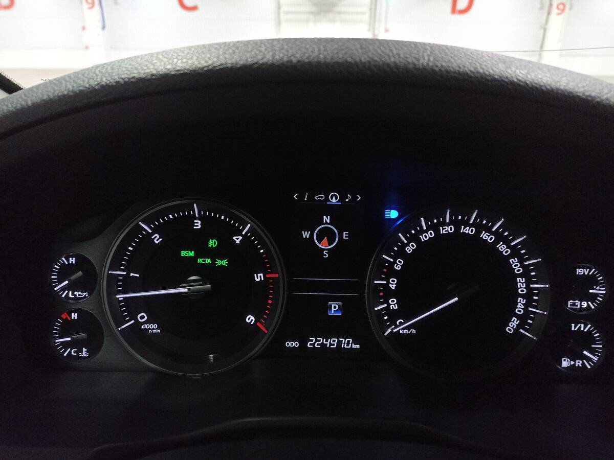 Toyota Land Cruiser с пробегом — 2015 год. Фото: #12