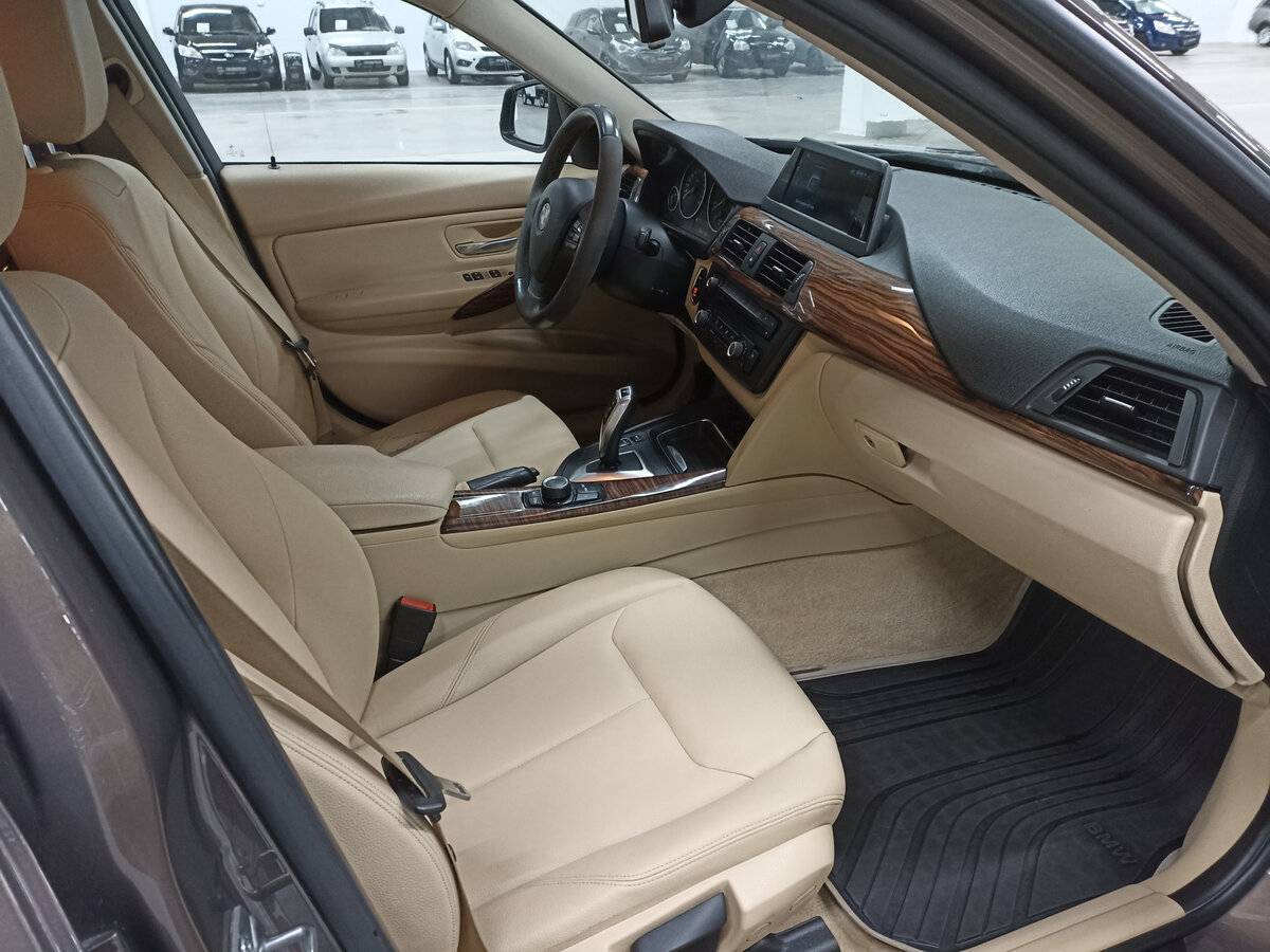 BMW 3 серии с пробегом — 2013 год. Фото: #10