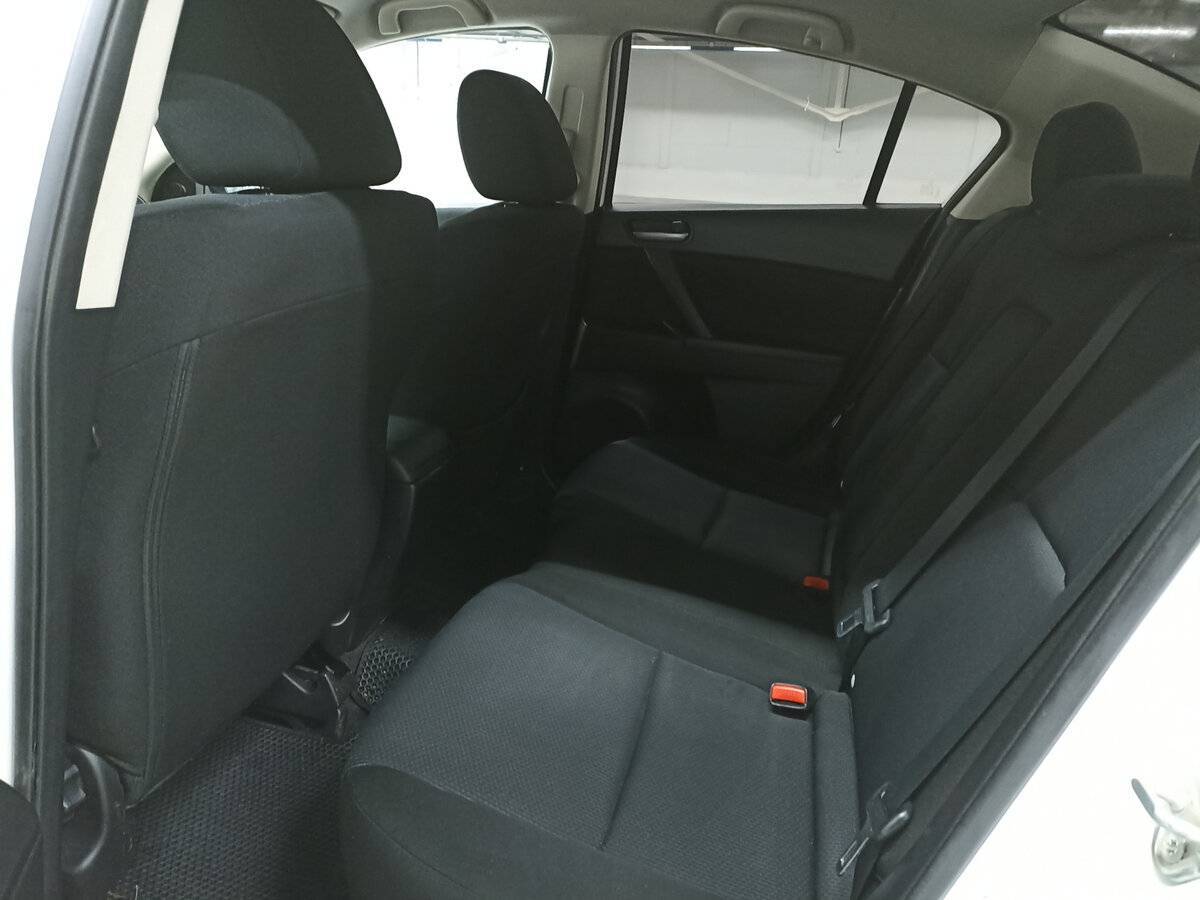 Mazda 3 с пробегом — 2011 год. Фото: #11