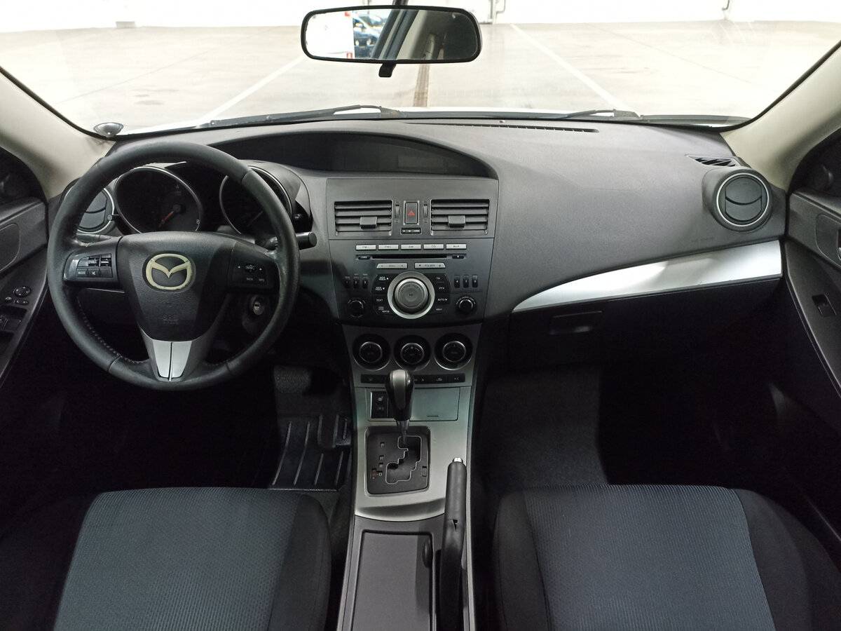 Mazda 3 с пробегом — 2011 год. Фото: #13