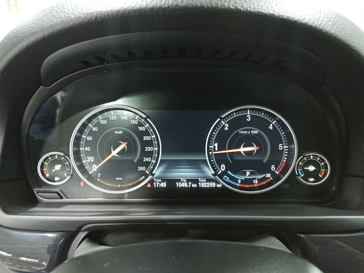 BMW 5 серии с пробегом — 2015 год. Фото: #12