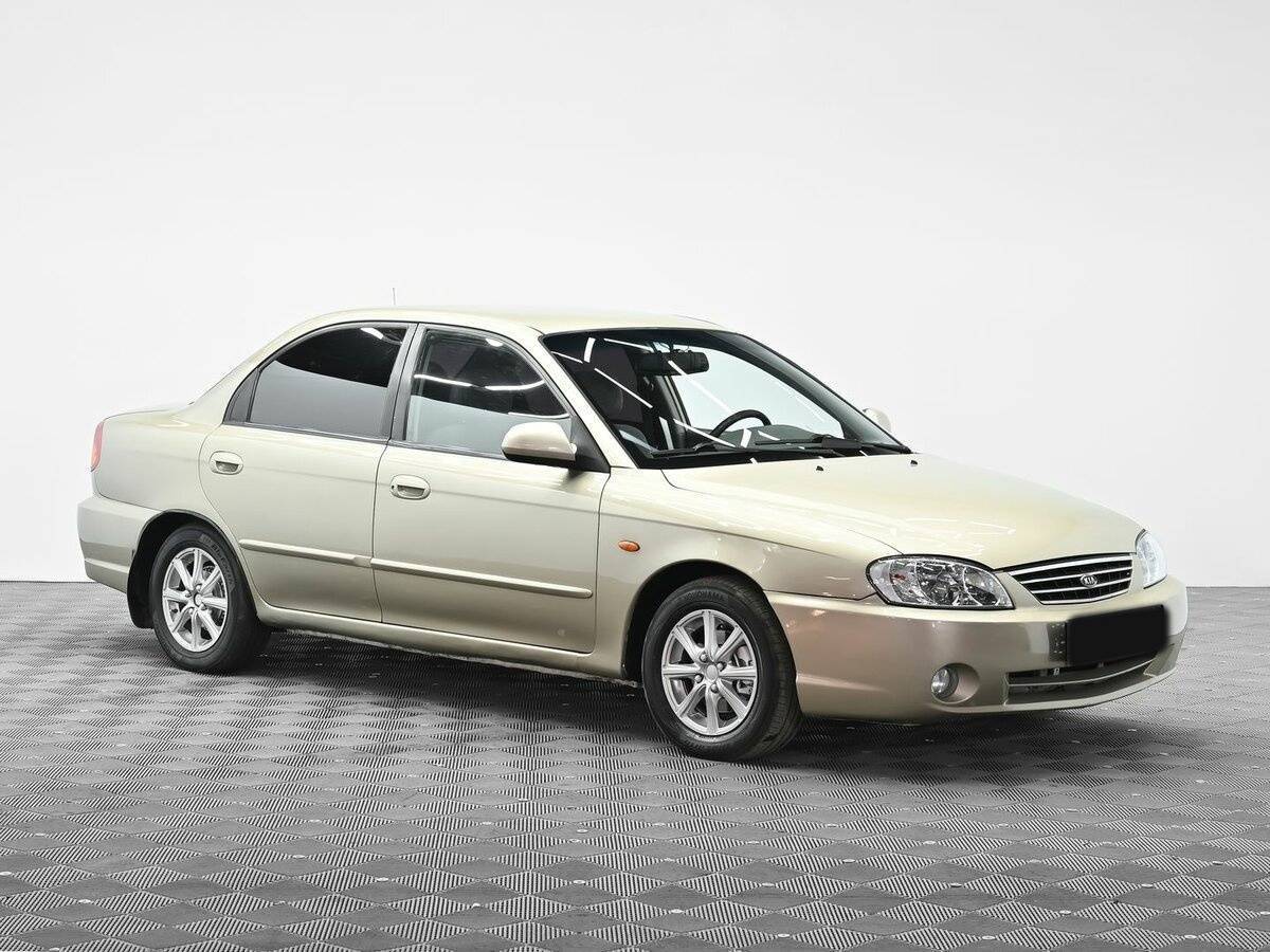 Kia Spectra с пробегом — 2009 год. Фото: #2