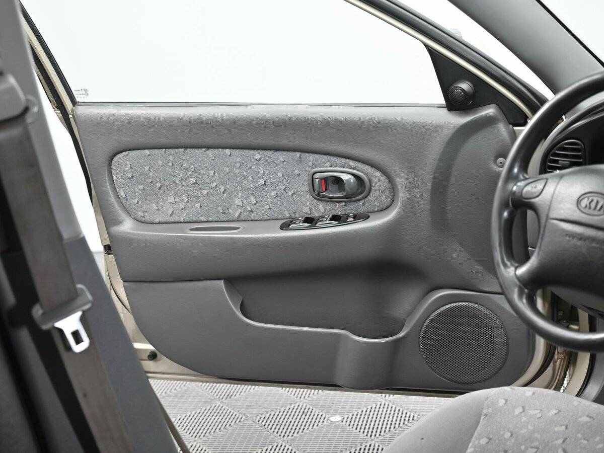 Kia Spectra с пробегом — 2009 год. Фото: #5