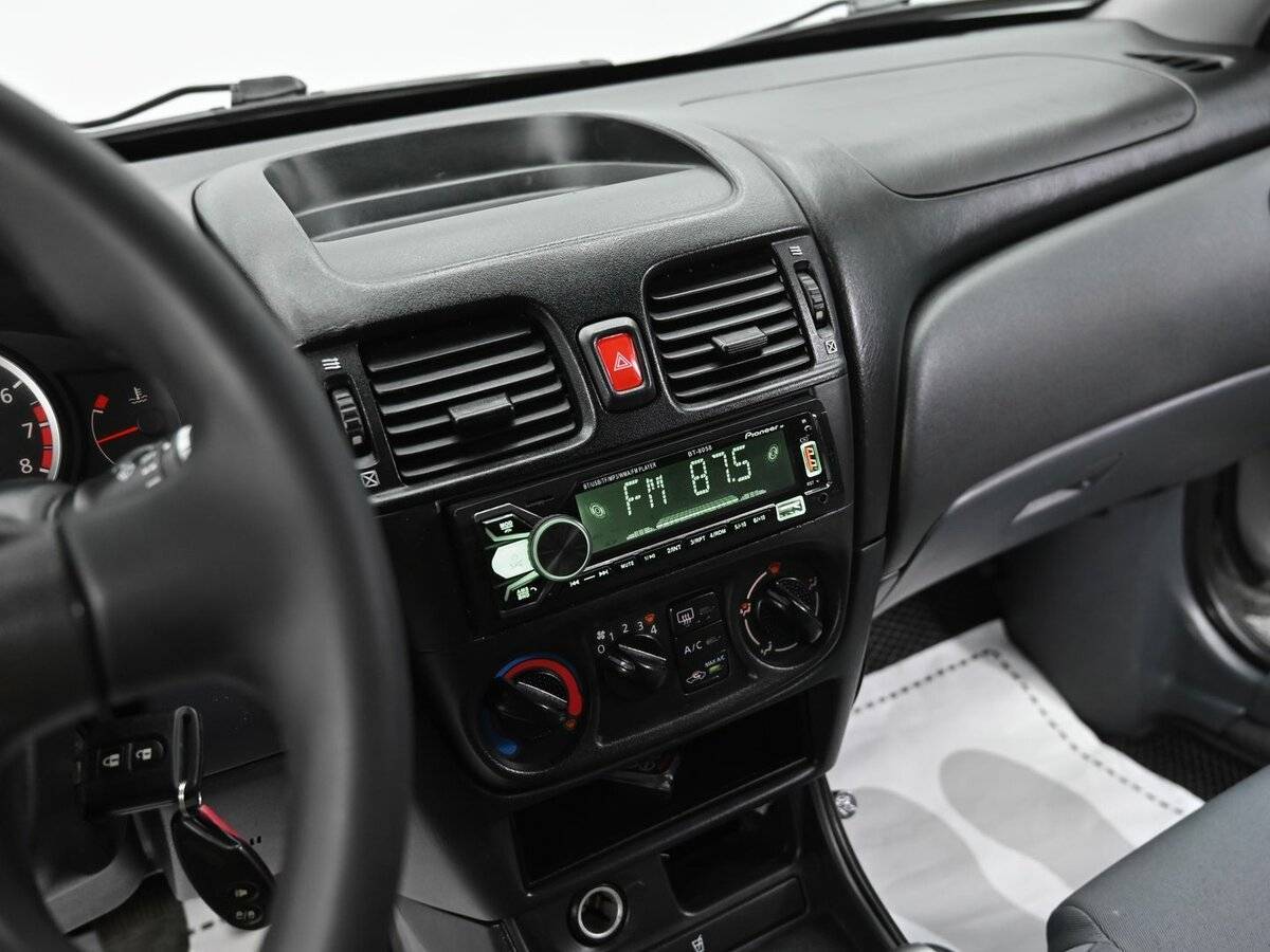 Nissan Almera с пробегом — 2005 год. Фото: #9