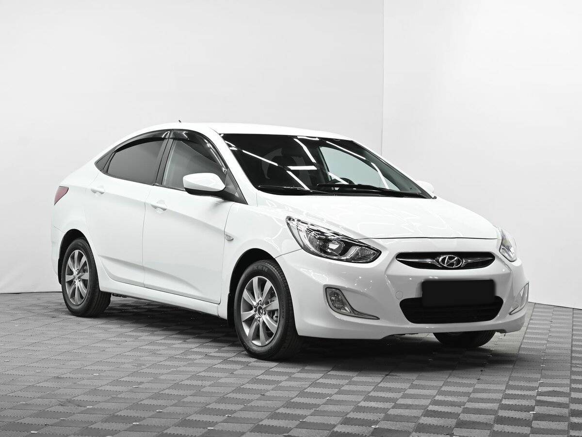 Hyundai Solaris с пробегом — 2011 год. Фото: #1