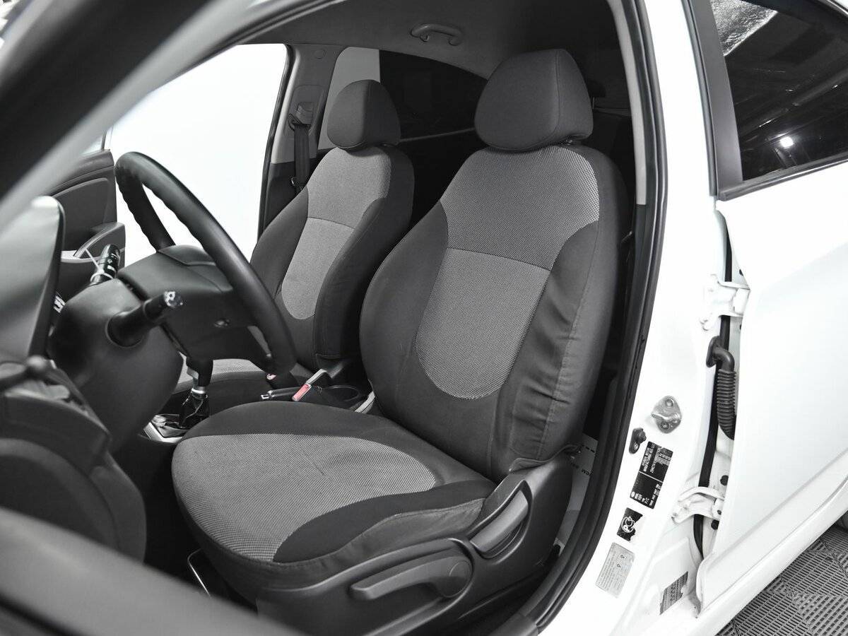 Hyundai Solaris с пробегом — 2011 год. Фото: #6