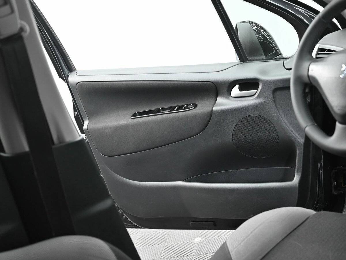 Peugeot 207 с пробегом — 2008 год. Фото: #7