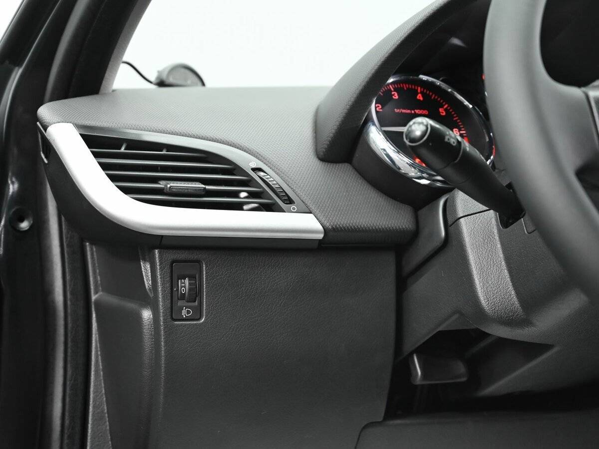 Peugeot 207 с пробегом — 2008 год. Фото: #9