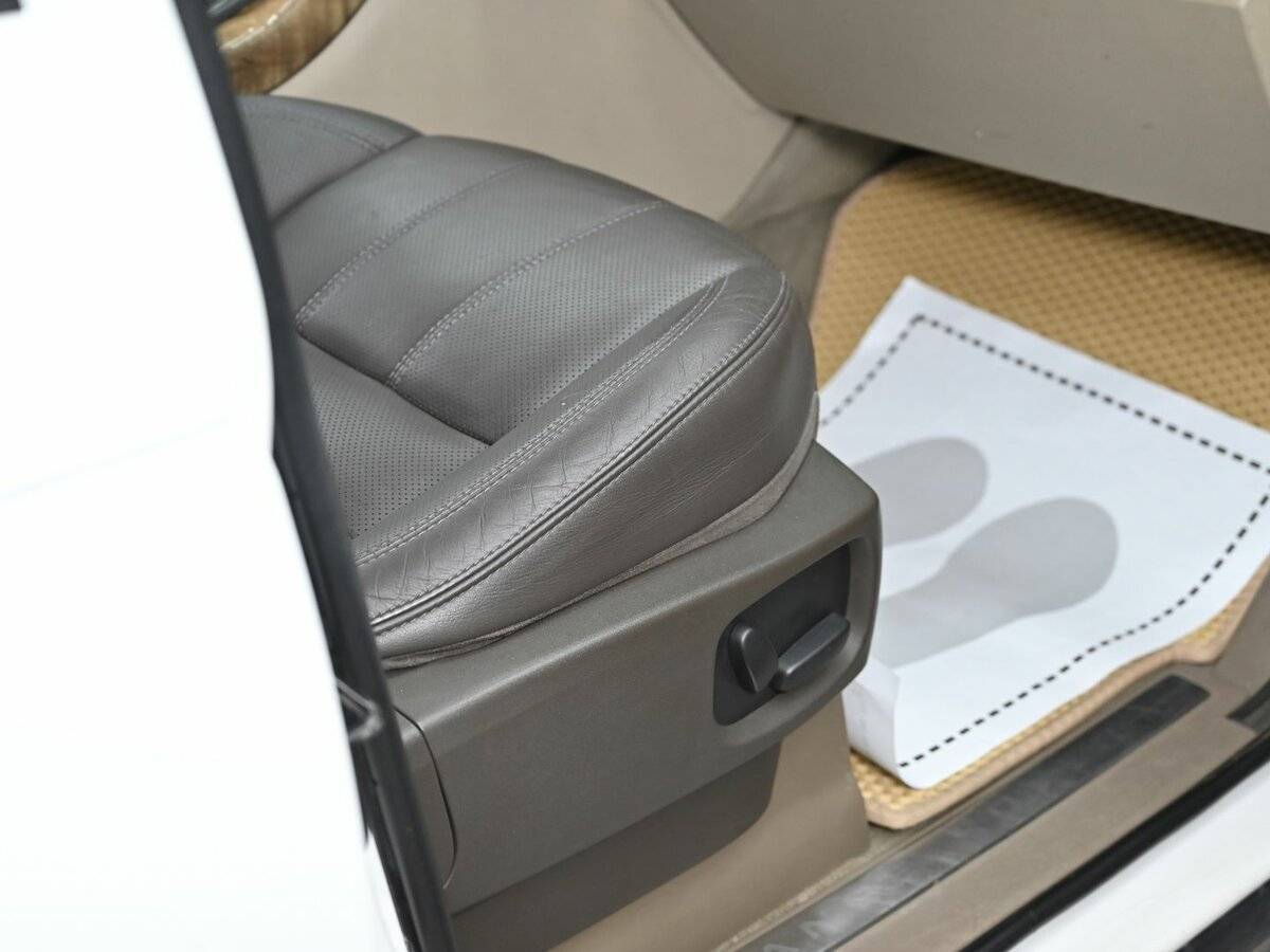 Land Rover Range Rover Sport с пробегом — 2012 год. Фото: #13