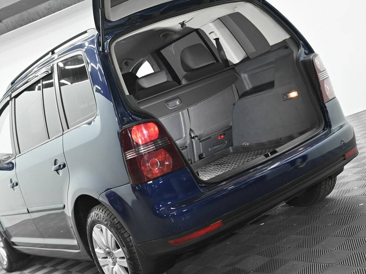 Volkswagen Touran с пробегом — 2007 год. Фото: #4
