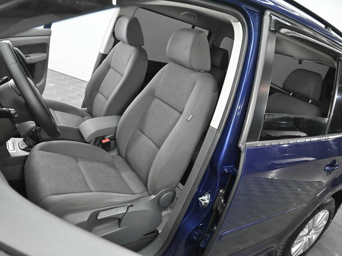 Volkswagen Touran с пробегом — 2007 год. Фото: #5