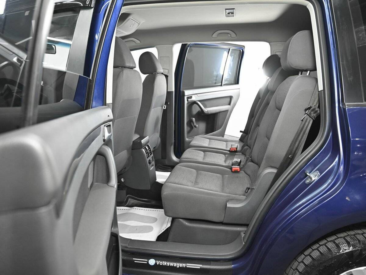Volkswagen Touran с пробегом — 2007 год. Фото: #13