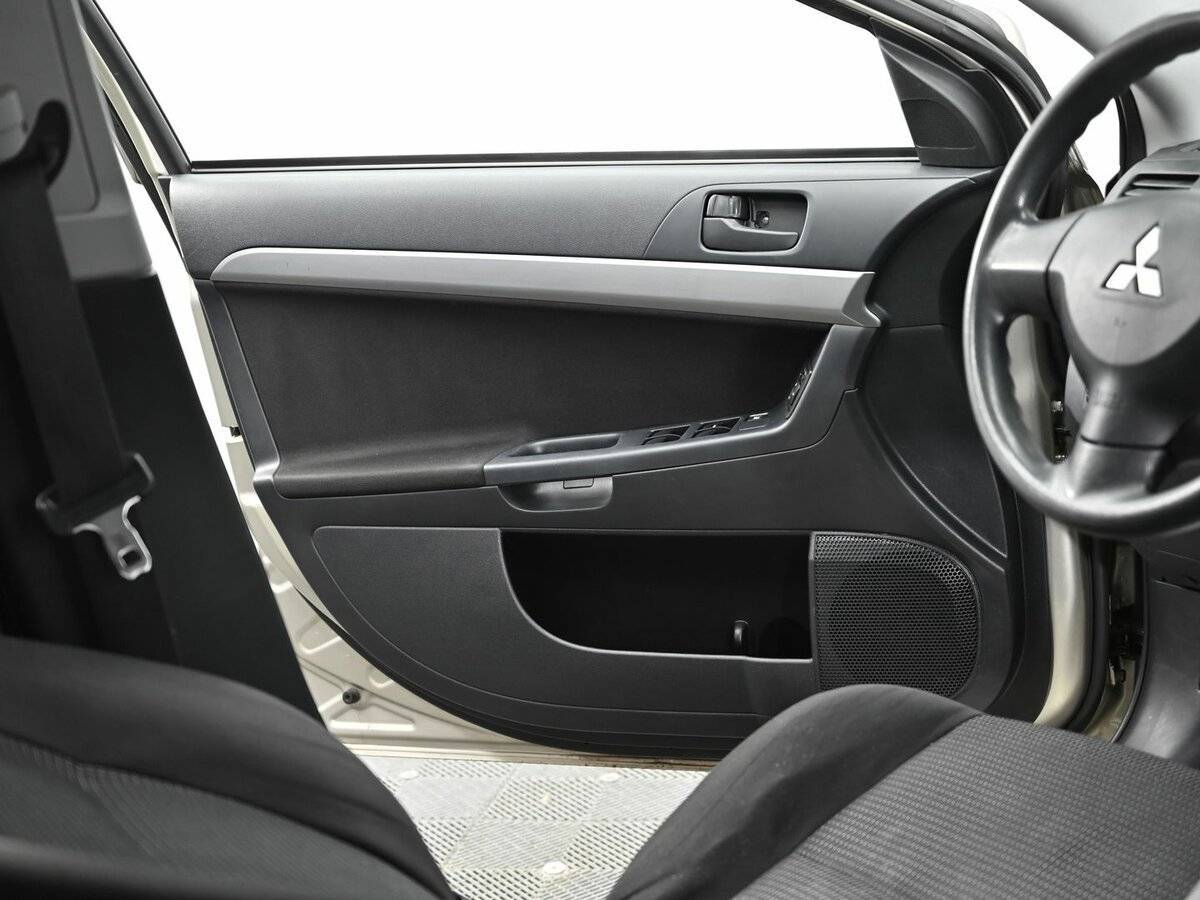 Mitsubishi Lancer с пробегом — 2010 год. Фото: #5