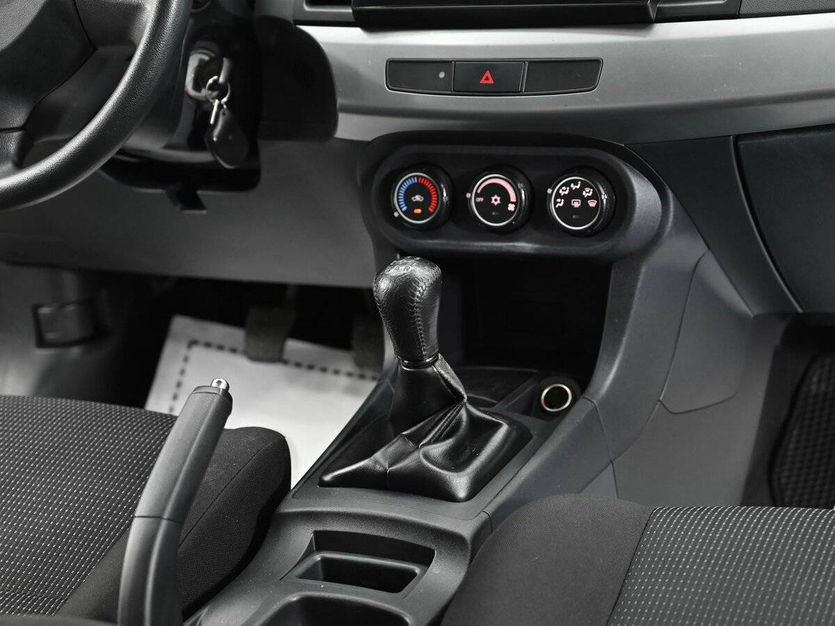 Mitsubishi Lancer с пробегом — 2010 год. Фото: #9