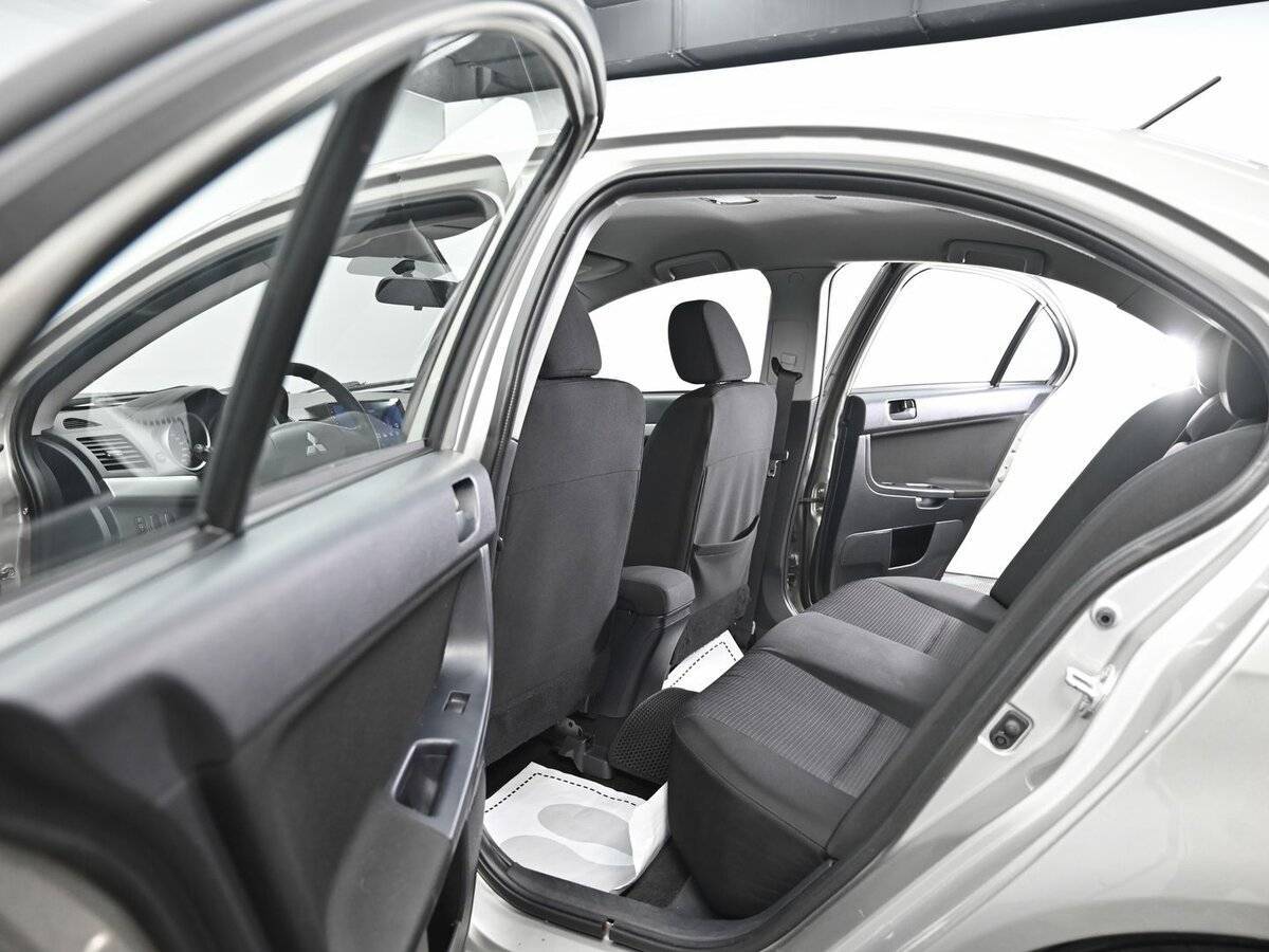 Mitsubishi Lancer с пробегом — 2010 год. Фото: #11